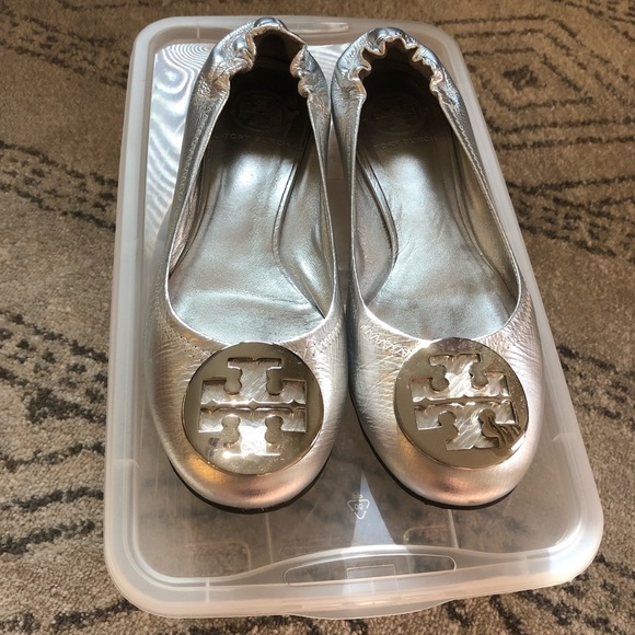 Like New Tory Burch Original Metallic Silver Reva Ballet Flat - Picture 1 of 8